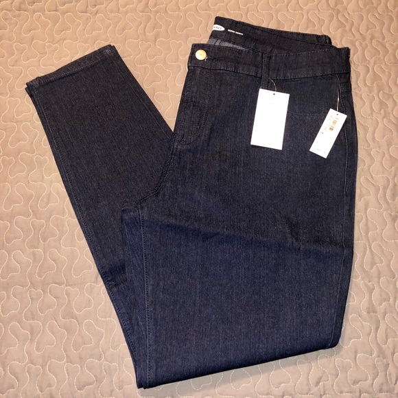 Old Navy Denim - NWT Old Navy 14 mid rise dark rinse skinny jeans
